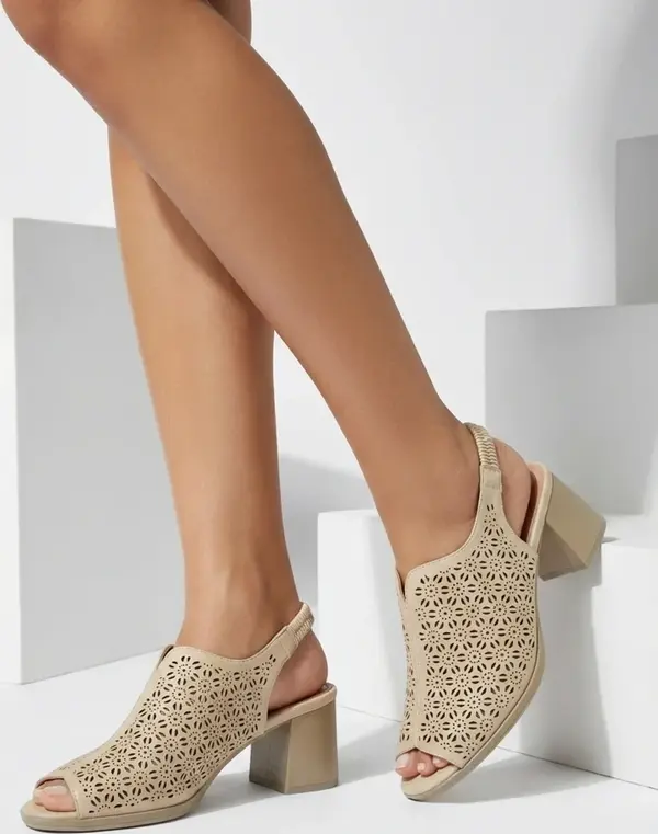 Resti Дамски сандали с отворени пръсти и токчета Effella