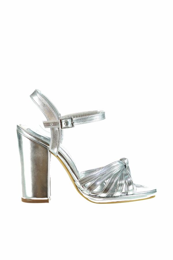 Trendyol Дамски сандали Trendyol Metallic