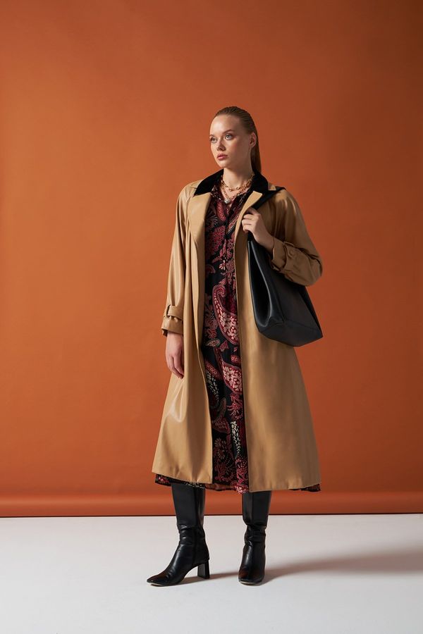 Gusto Дамски тренчкот Gusto 23KG006701/BEIGE