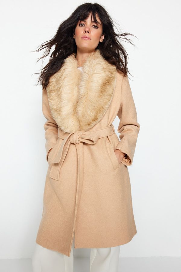 Trendyol Дамско палто. Trendyol