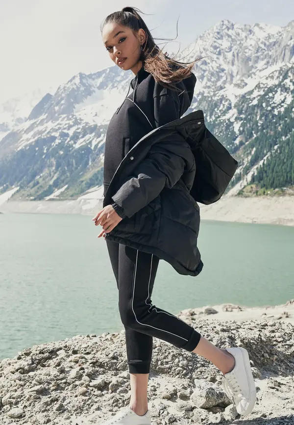 Urban Classics Дамско яке с качулка, голям размер, черно