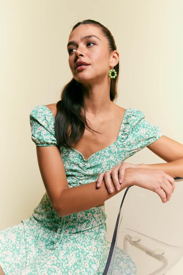 DEFACTO DEFACTO Cool Floral Patterned Short Sleeve Crop Blouse