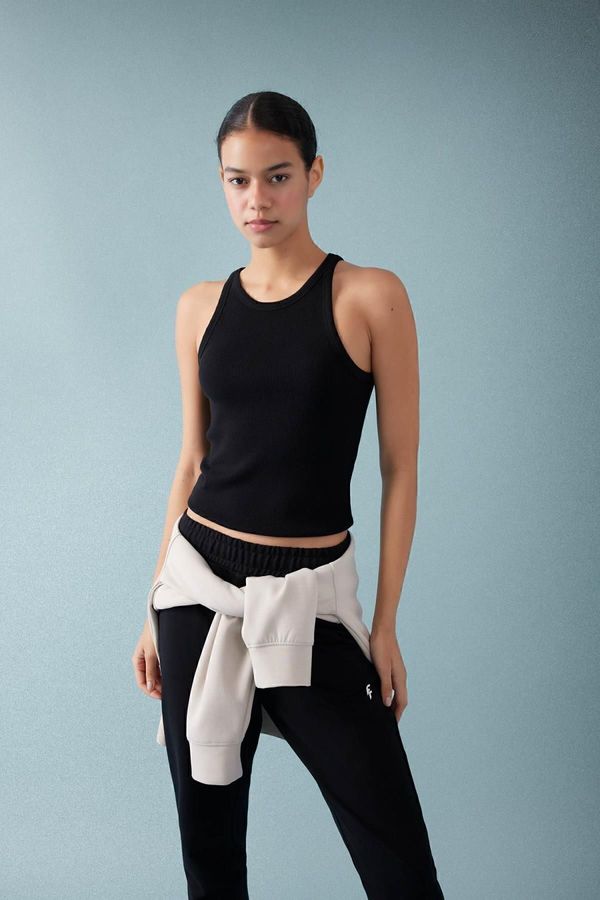 DEFACTO DEFACTO Fit Slim Fit Crew Neck Ribbed Athlete Undershirt B4663ax24sp