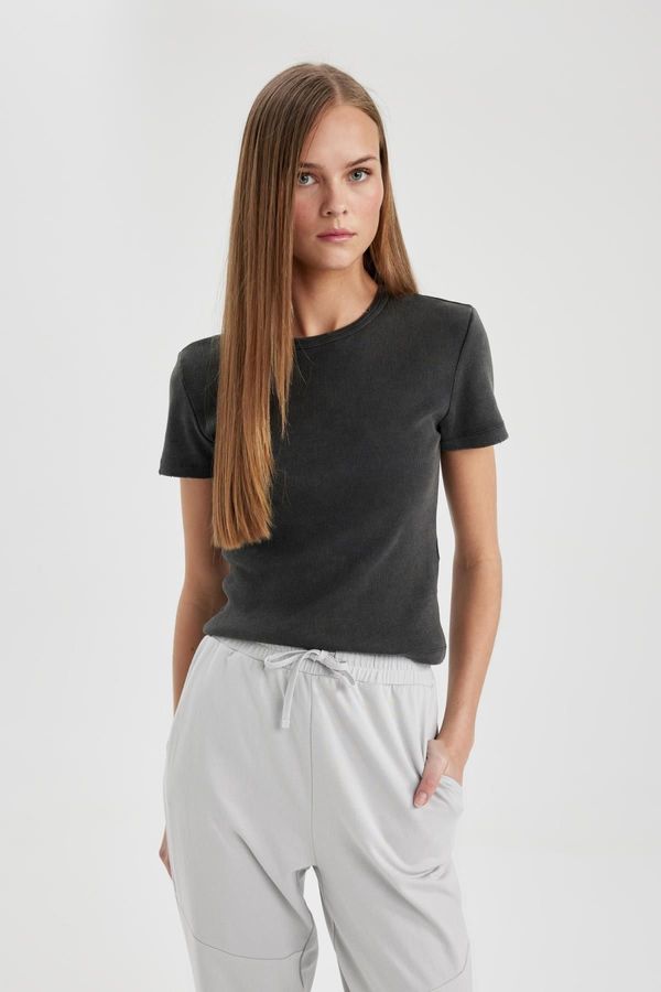 DEFACTO DEFACTO Fitted Crew Neck Short Sleeve Washed Faded Effect T-Shirt