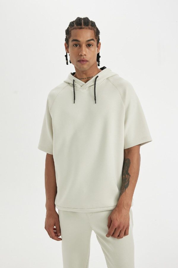 DEFACTO DeFactoFit Standard Fit Hooded Sports Scuba Diving Fabric T-Shirt