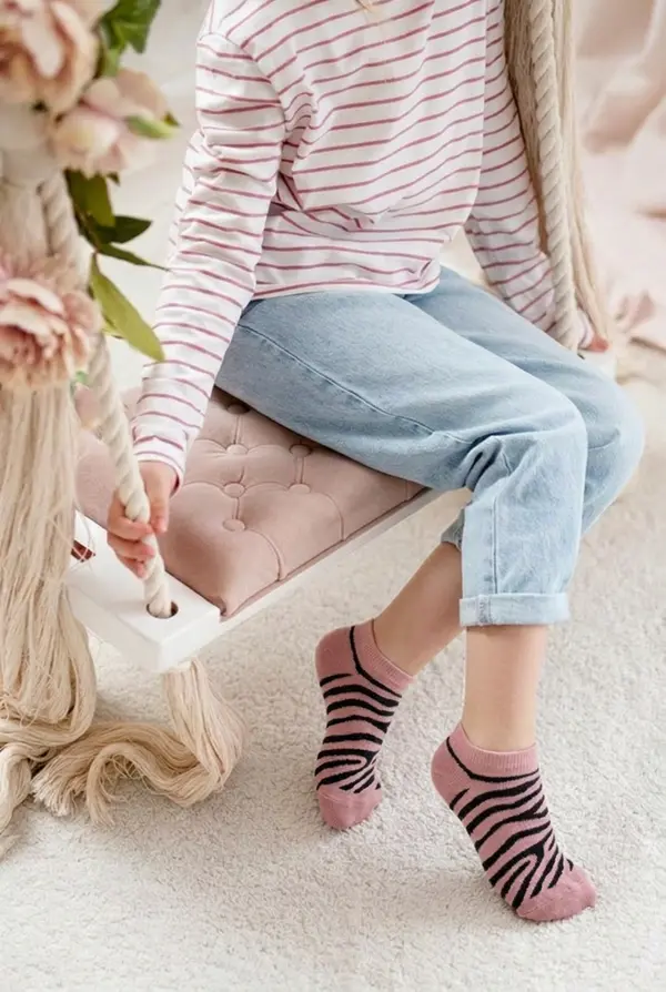 Milena Детски чорапи до глезена Милена, цвят Зебра Розово