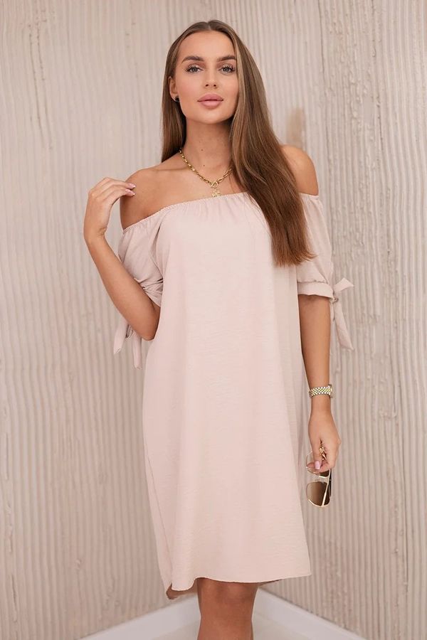 Kesi Dress with a longer back and ties on the sleeves in beige color