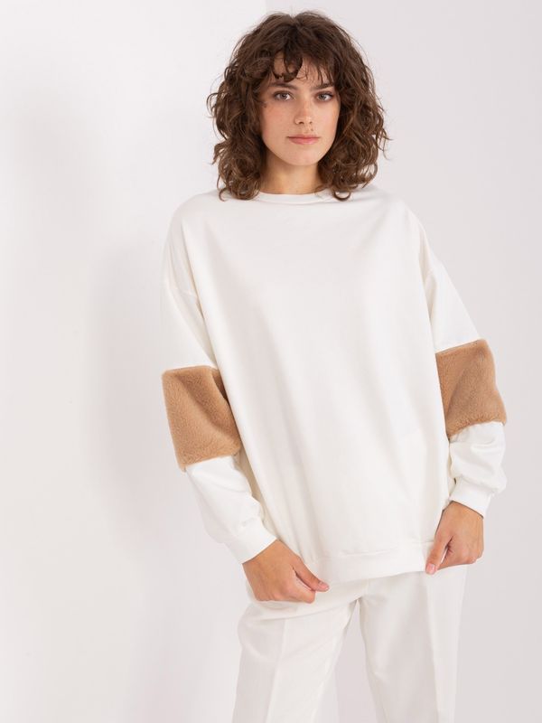 Fashionhunters Ecru sweatshirt with fur inserts on the sleeves