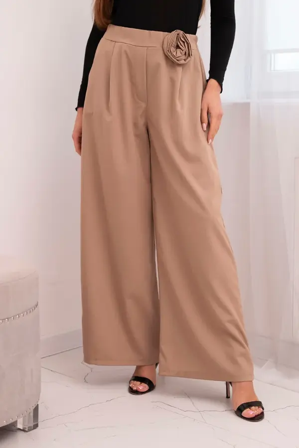 Kesi Włoski Елегантен дамски панталон с флорална декорация