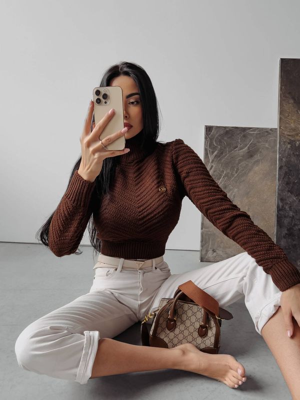 OLAVOGA EMMIE 2023 OLAVOGA Brown Turtleneck