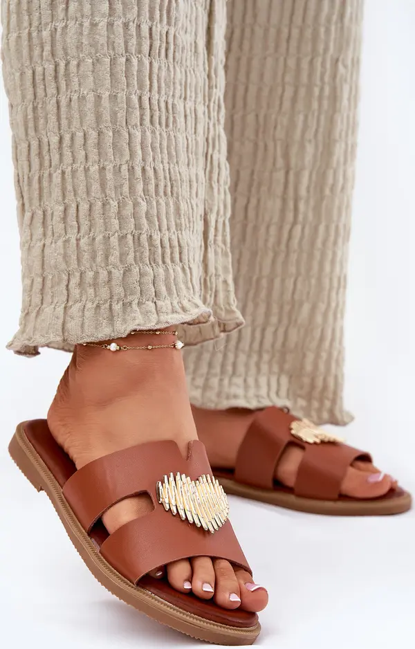 EVENTO EVENTO Дамски сандали на плосък ток със златна декорация Karinma