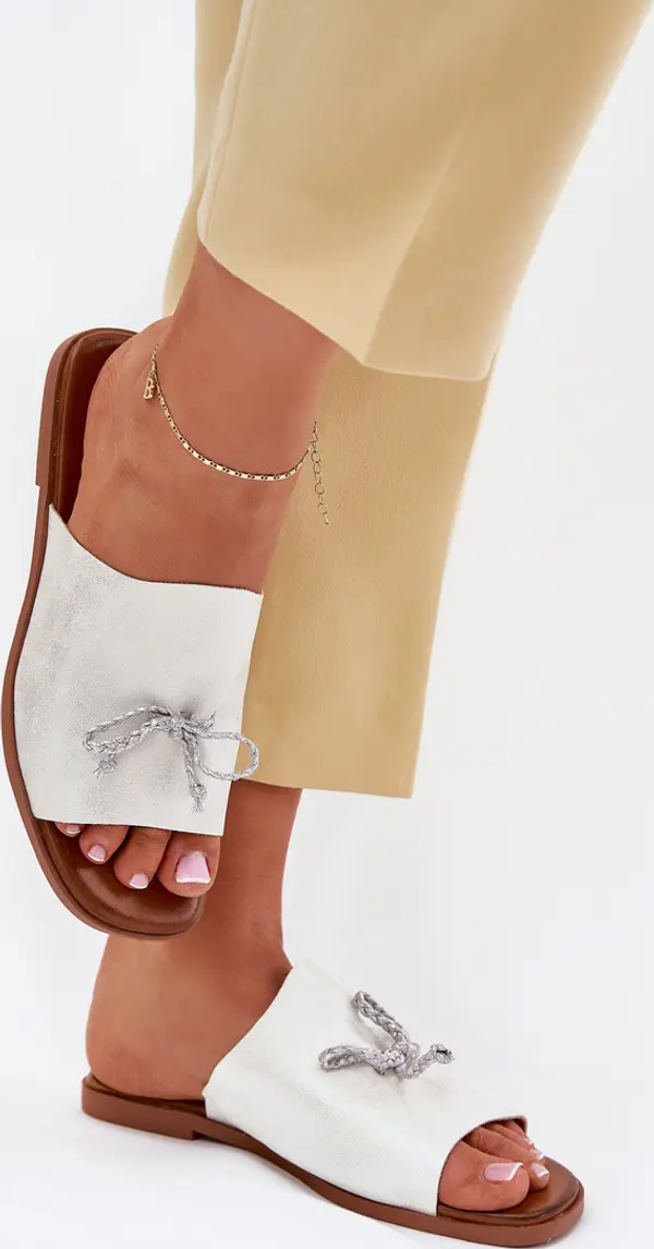 EVENTO EVENTO Дамски сандали на равен ток с декоративно връзване сребърни Норела