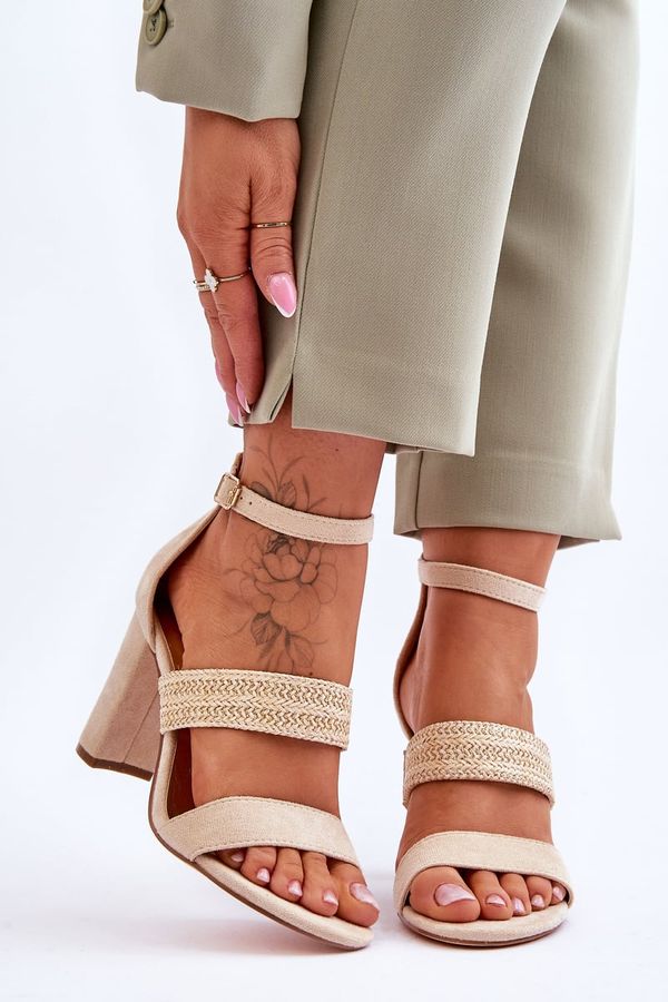 FE1 FE1 Велурен сандал с плетена каишка на тока Бежова Розелия