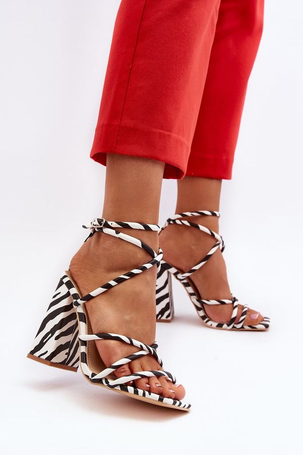 FG2 FG2 Модерни сандали на висок ток в черно и бяло Josette