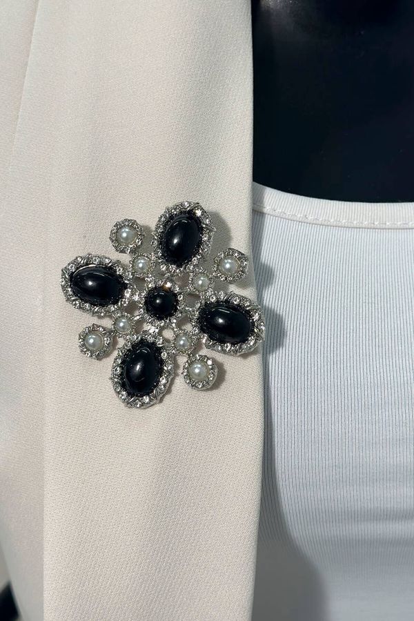 Kesi Floral brooch 2 silver + black