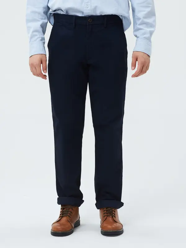 GAP GAP Trousers essential khakis in straight fit with Flex - Mens
