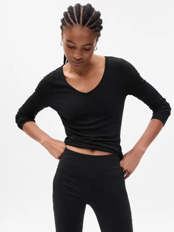 GAP GapFit V-Neck T-Shirt - Women