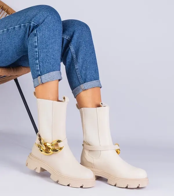 Gemre Gemre Beige ankle boots decorated with a chunky chain Florisenda