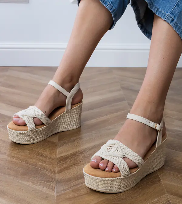 Gemre Gemre Beige Platform Sandals with Tied Strap Zambera