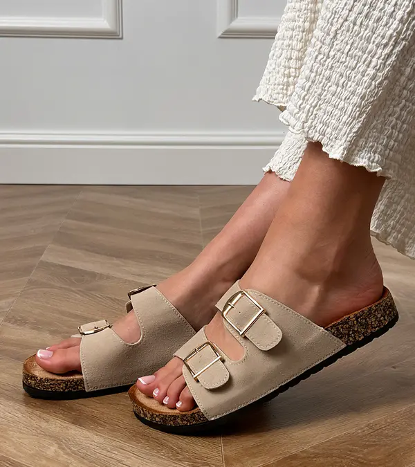 Gemre Gemre Beige sandals with buckles on a cork sole Cloud