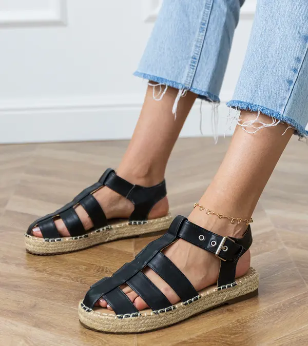 Gemre Gemre Black closed espadrille sandals Kleona
