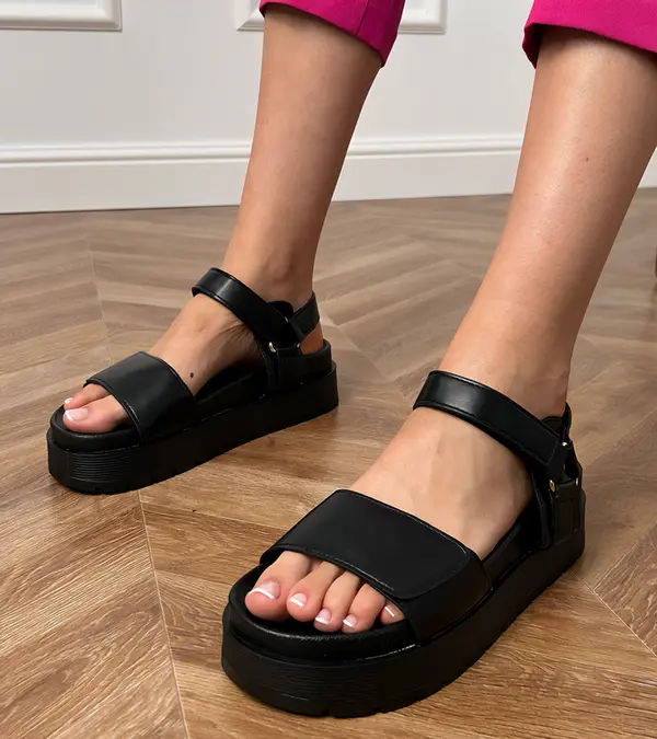 Gemre Gemre Black eco-leather platform sandals Trensi