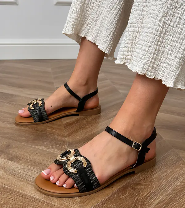 Gemre Gemre Black flat sandals with a gold Melona ornament