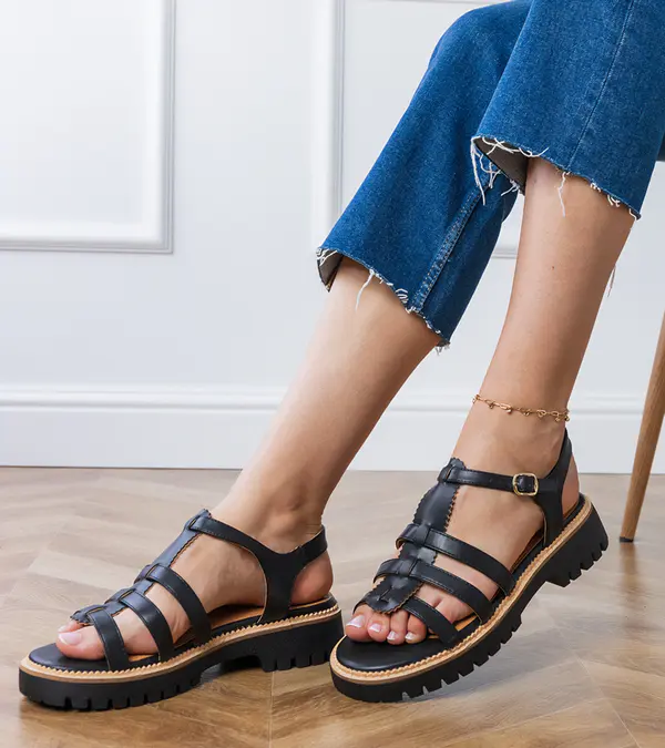 Gemre Gemre Black gladiator sandals with a buckle Dunara