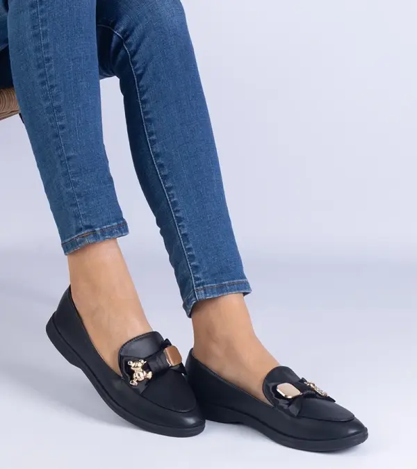 D/CEO Gemre Black loafers decorated with a bow and a golden teddy bear Nensi