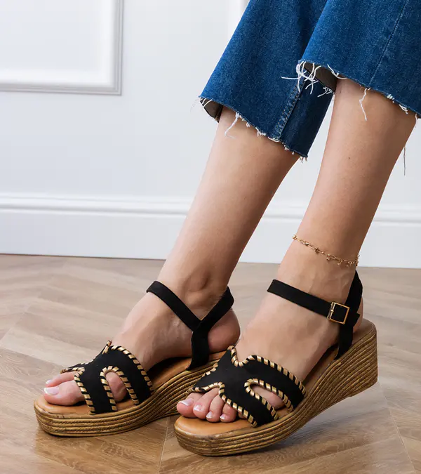 Gemre Gemre Black sandals with embroidery on the edges Lurisa