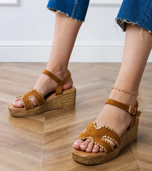Gemre Gemre Brown sandals with embroidery on the edges Lurisa