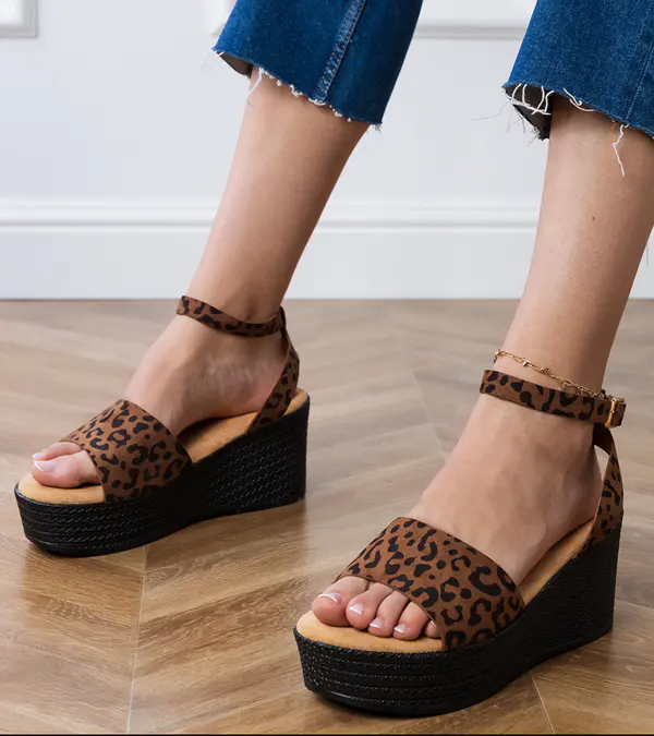 Gemre Gemre Ganra eco-suede platform sandals with leopard print
