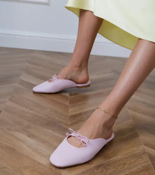 Gemre Gemre Pink closed-toe sandals on a flat sole Matila