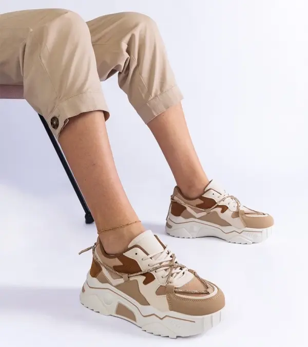 Gemre Gemre Valdeza brown sneakers adorned with rhinestone laces
