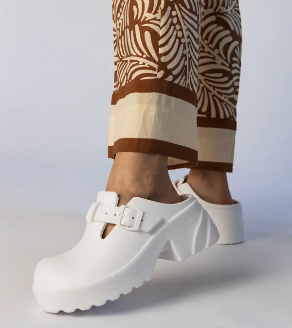 D/CEO Gemre White closed clogs Ferina