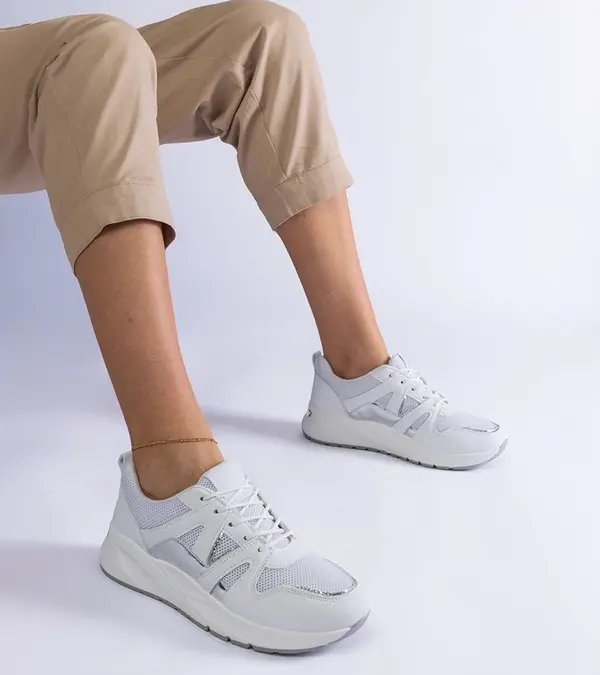 Gemre Gemre White sneakers on a thick sole Sierra