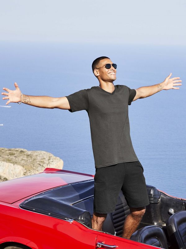 Fruit of the Loom Grafitowa koszulka męska Valueweight V-Neck Fruit of the Loom