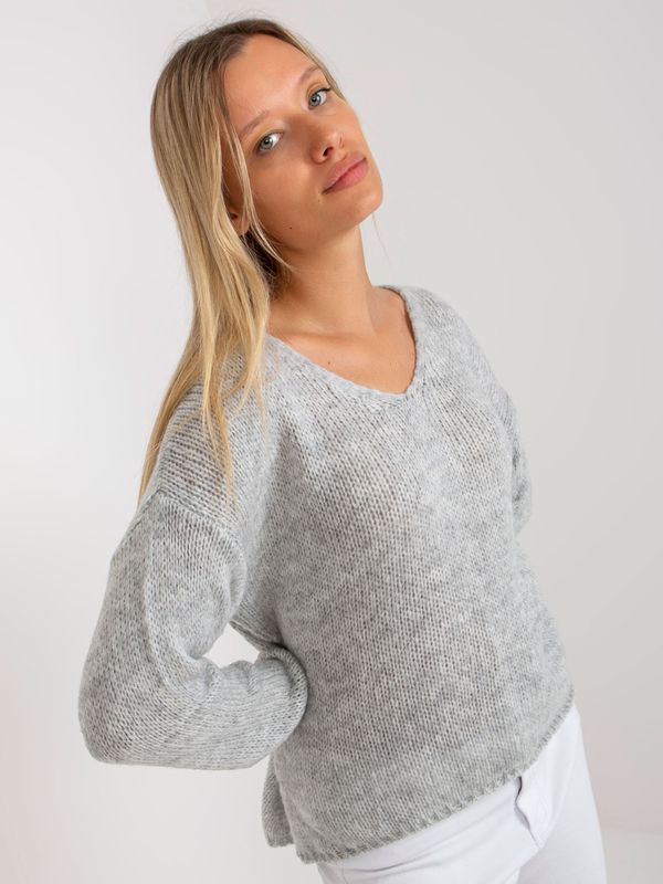 Fashionhunters Grey oversize sweater with neck in V och bella