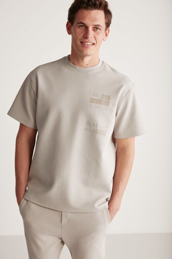 GRIMELANGE GRIMELANGE Cody Men's Regular Fit Special Texture Thick Fabric Front Embroidered and Printed Organic Cotton Gray T-shirt