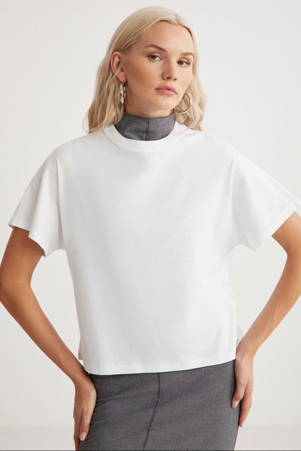 GRIMELANGE GRIMELANGE Lottie Women's Regular Fit Crew Neck 100% Cotton Short Sleeve White T-shir