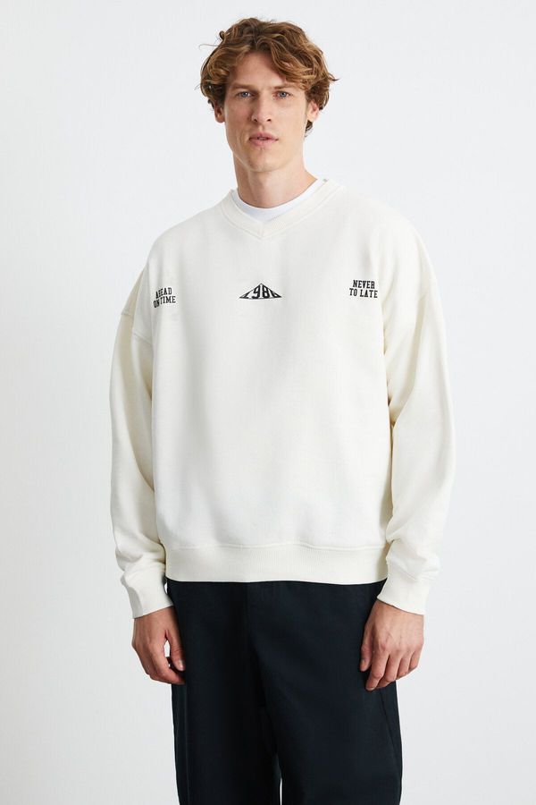 GRIMELANGE GRIMELANGE YANIS Men's 3 thread 100% Organic Cotton V Neck Ecru Sweatshirt