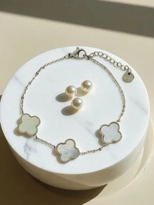 Resti Гривна Callisto Nero с флорален мотив