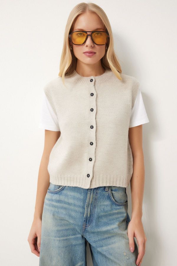 Happiness İstanbul Happiness İstanbul Women's Beige Crew Neck Buttoned Knit Vest