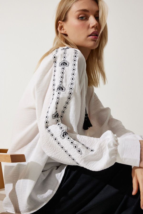 Happiness İstanbul Happiness İstanbul Women's Ecru Embroidered Oversize Linen Blouse