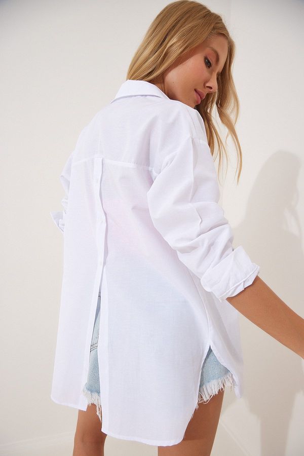 Happiness İstanbul Happiness İstanbul Women's White Oversized Poplin Shirt with Buttons at the Back
