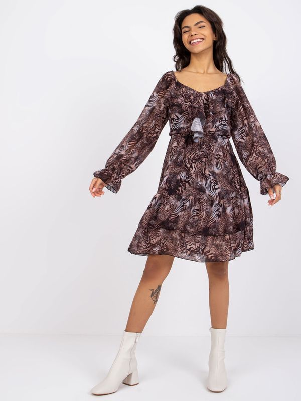 Fashionhunters Кафява рокля с къдри Regina OCH BELLA