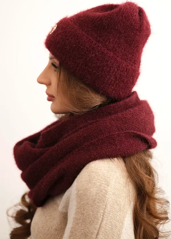 Polski Kesi Ladies' set with a hat and a scarf made of soft knit burgundy