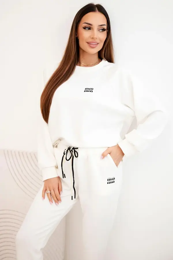 Kesi Włoski Kesi Włoski Ladies' complete set made of viscose with a sweater and pants ecru