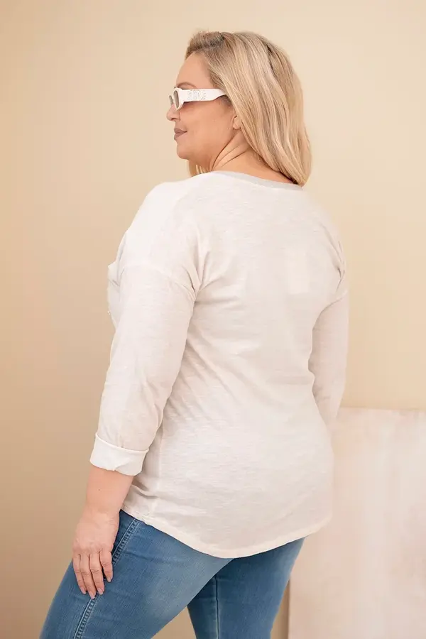 Kesi Włoski Kesi Włoski Plus Size women's blouse distressed with a print and pearls beige