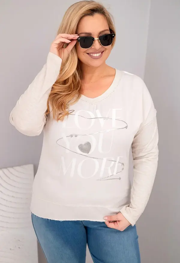 Kesi Włoski Kesi Włoski Plus Size women's blouse distressed with the inscription Love You More beige